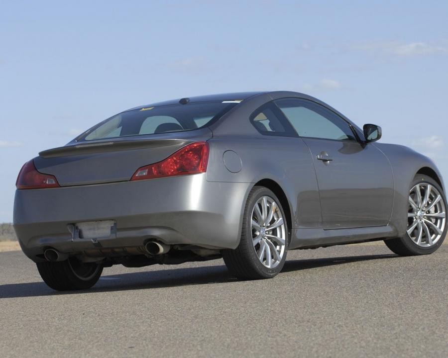  Infiniti G37 Coupe 2007 года  (фото 15 из 74)